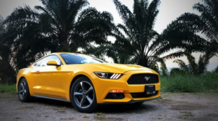 Picture of yellow Ford Mustang