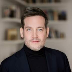 Dr Daniel Knapp