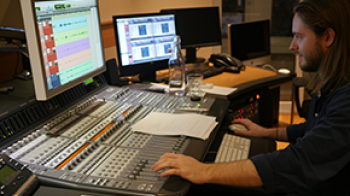 Audio-Workshop-Man-on-soundboard